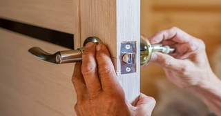 Установка и замена дверной ручки в Урае от 281 руб. – Мастер24, монтаж фурнитуры, недорого
