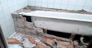 Демонтаж ванны в Урае от Мастер24 — быстро, недорого, вывоз старой ванны от 1042 руб.